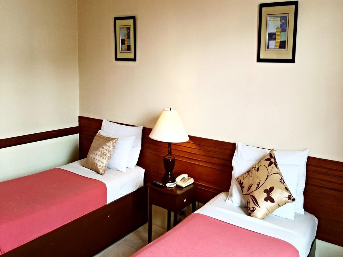 La Parilla Hotel Cabanatuan City Eksteriør billede