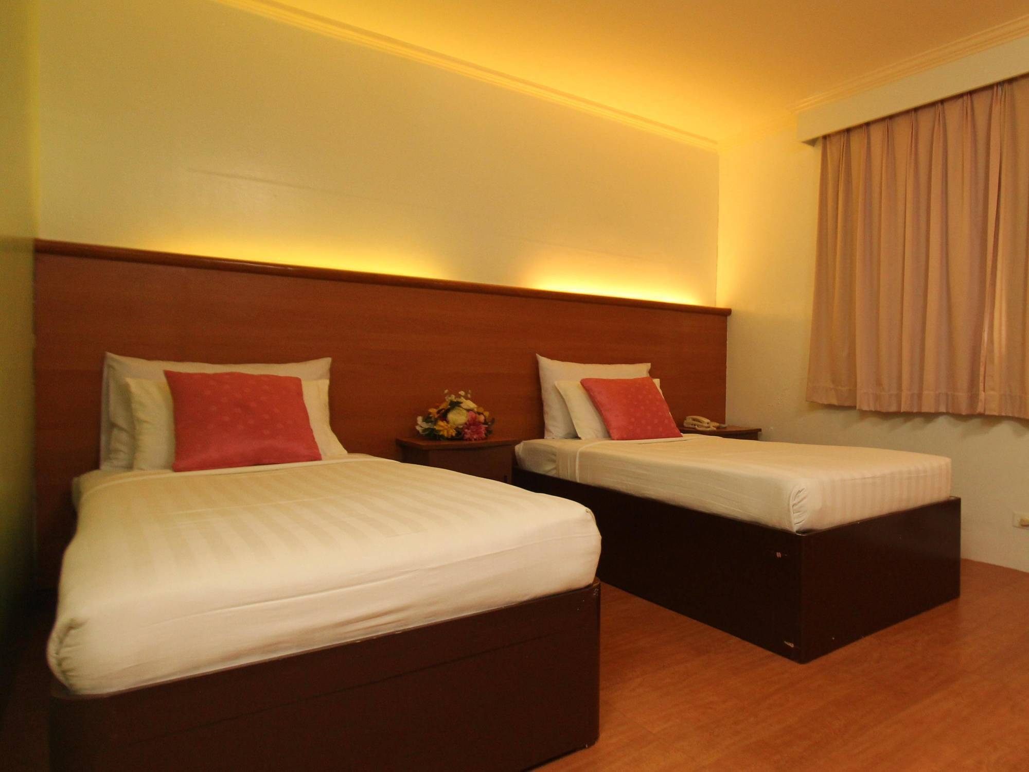 La Parilla Hotel Cabanatuan City Eksteriør billede
